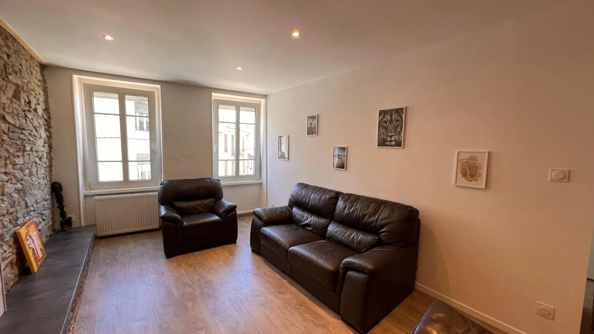 Appartement Centre-Ville Tres Spacieux Avec 4 Chambres La Tour-du-Pin France
