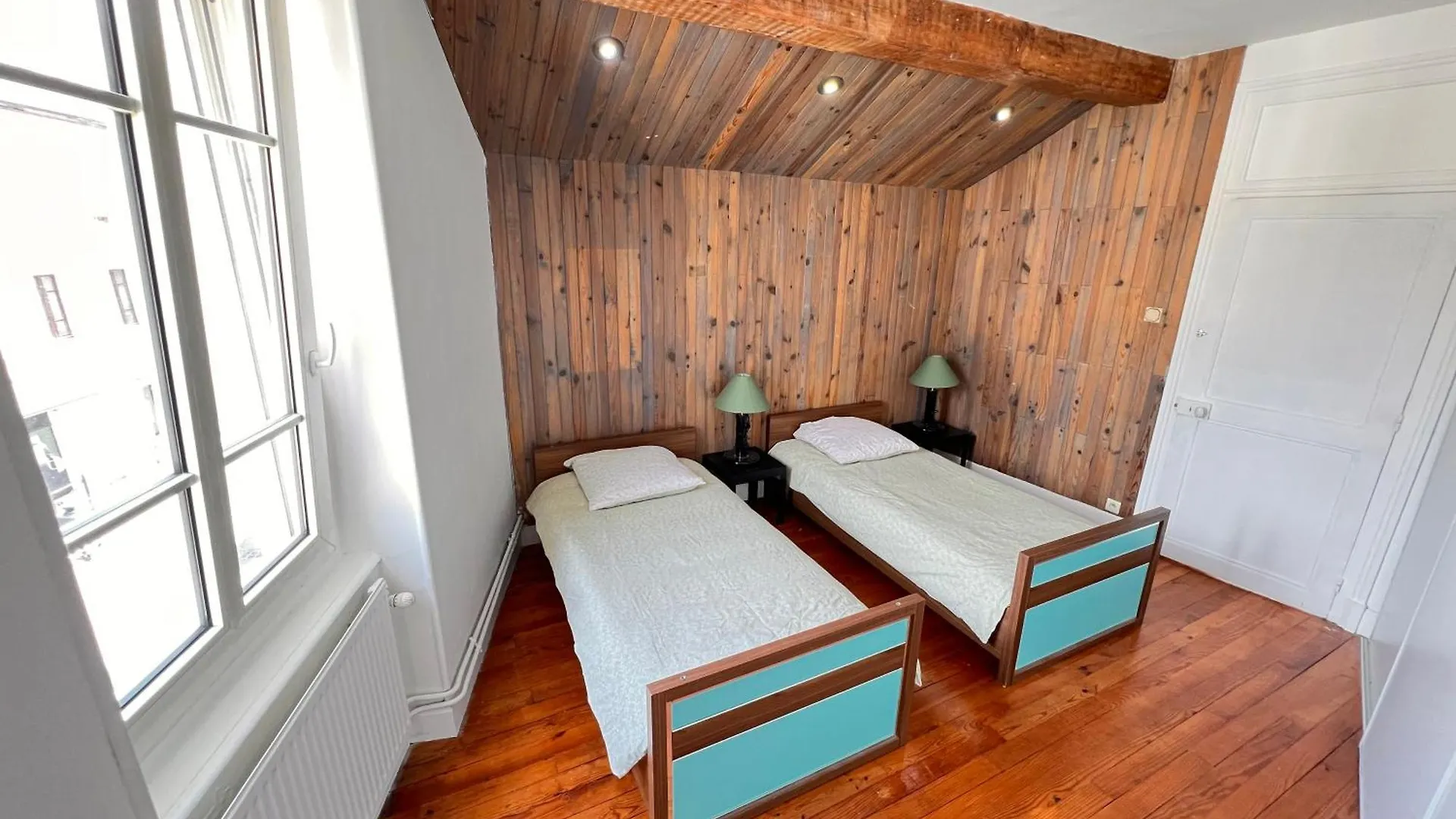Appartement Centre-Ville Tres Spacieux Avec 4 Chambres La Tour-du-Pin 0*,  France