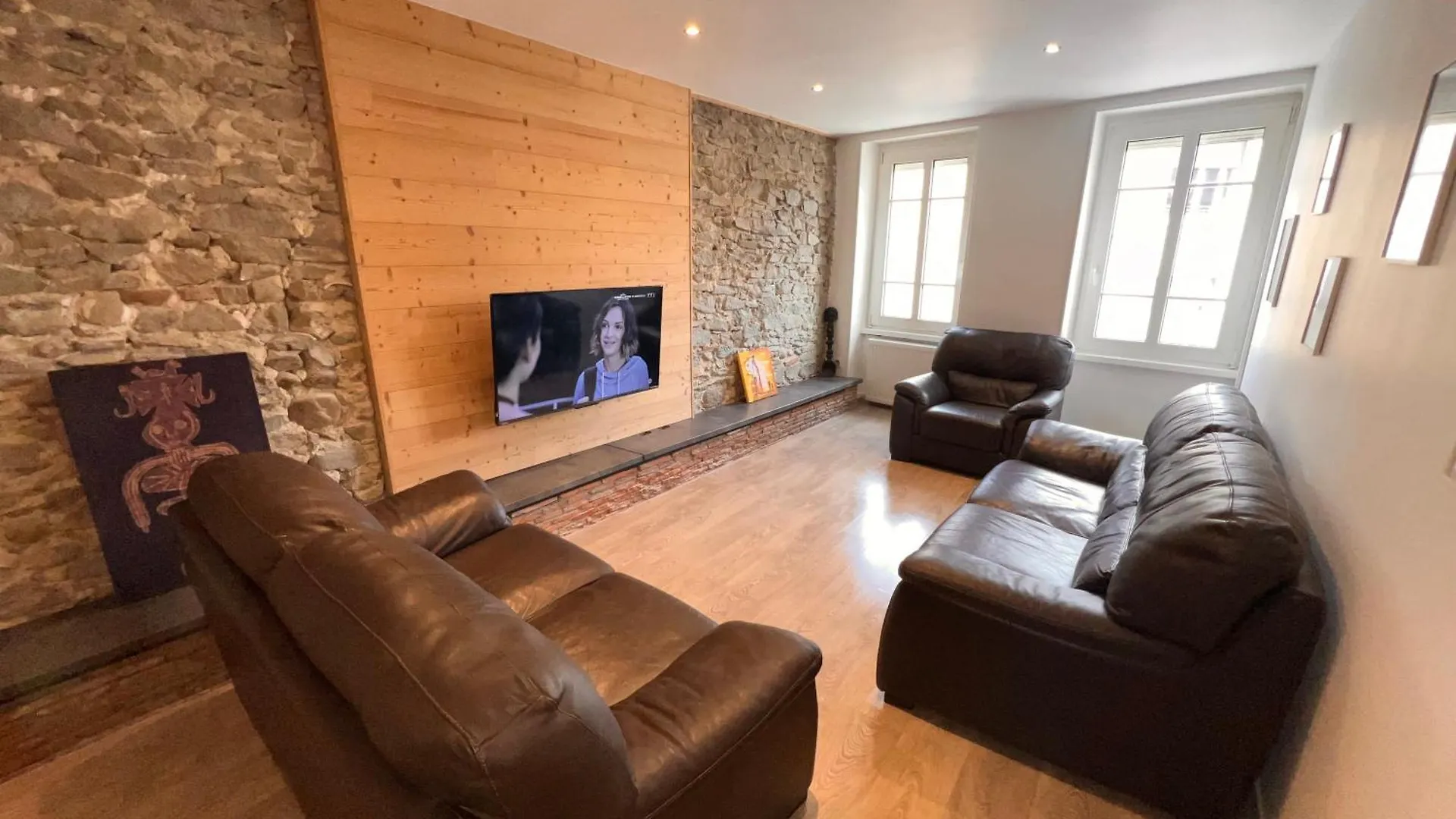 Appartement Centre-Ville Tres Spacieux Avec 4 Chambres La Tour-du-Pin